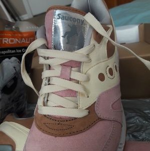 Extra butter saucony men's size 10